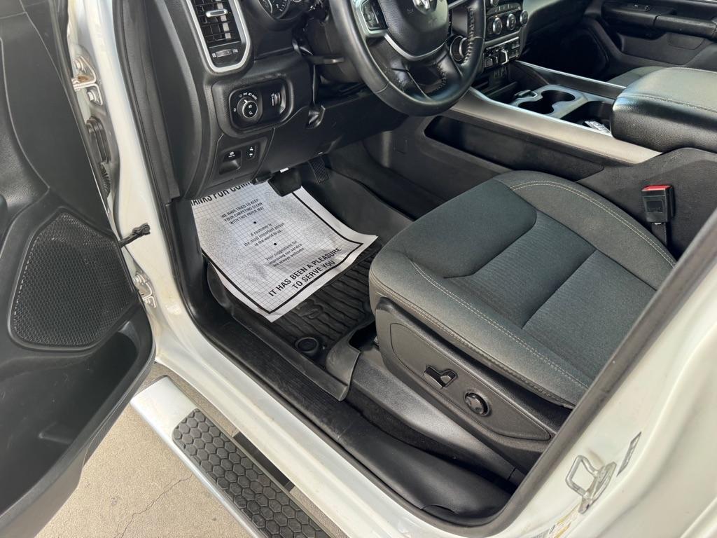 RAM 1500 Big Horn Crew Cab SWB 4WD 2022