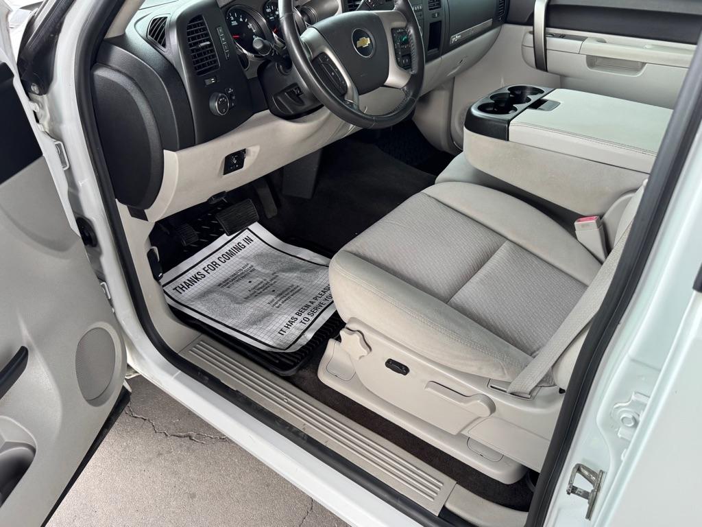Chevrolet Silverado 1500 LT Crew Cab 2WD 2011