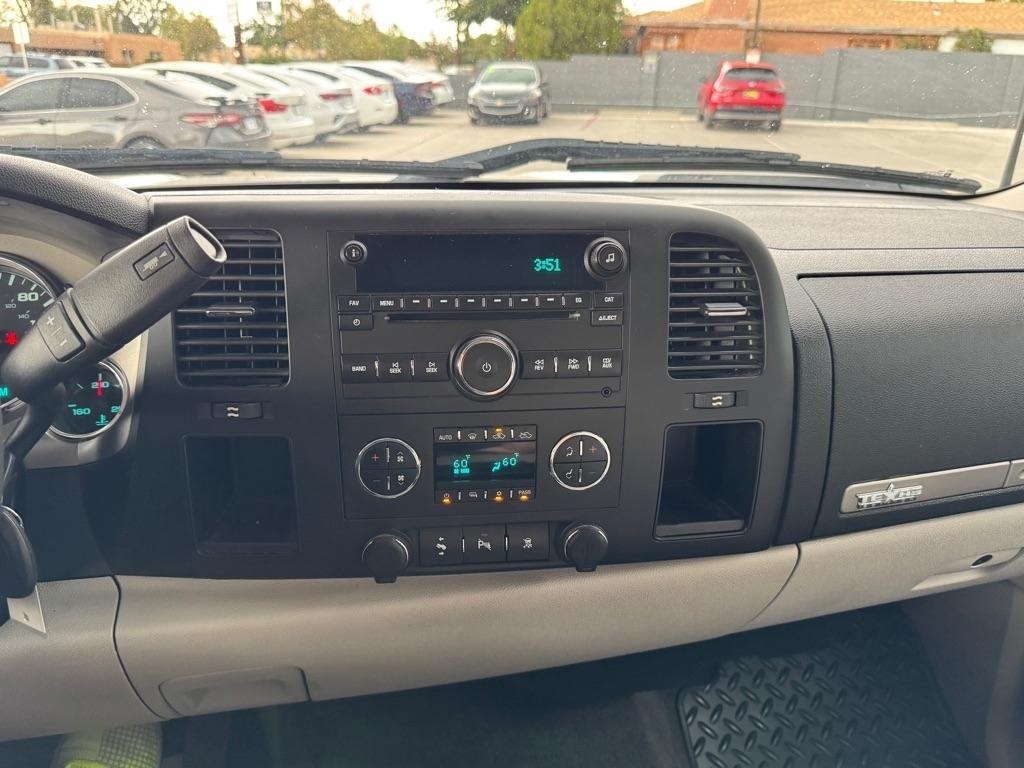 Chevrolet Silverado 1500 LT Crew Cab 2WD 2011