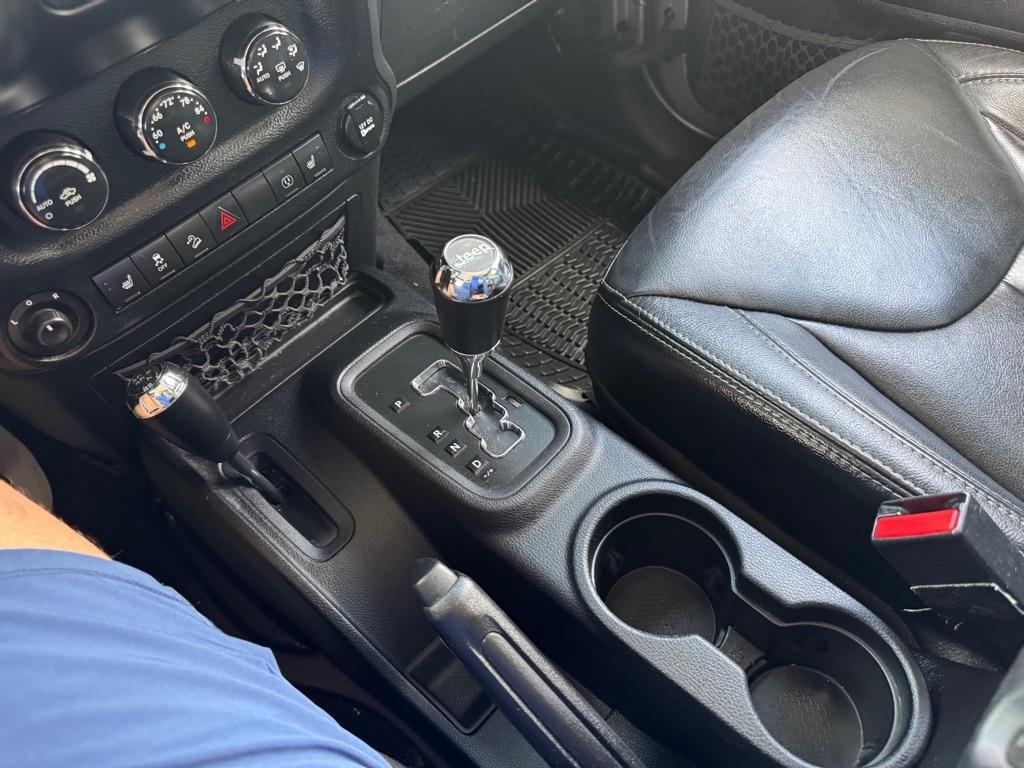 Jeep Wrangler Unlimited Sahara 4WD 2014