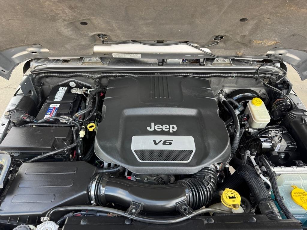 Jeep Wrangler Unlimited Sahara 4WD 2014