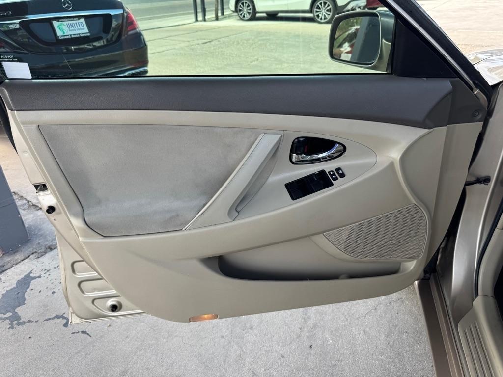 Toyota Camry SE 5-Spd AT 2009