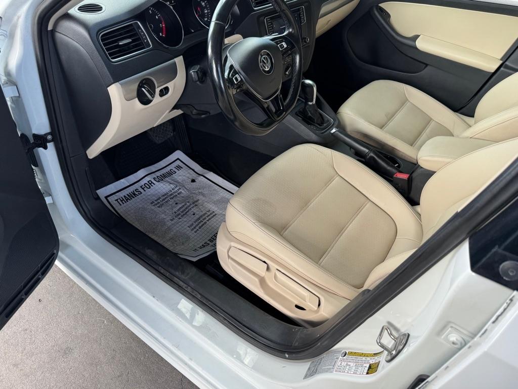 Volkswagen Jetta 1.4T SE 6A 2017