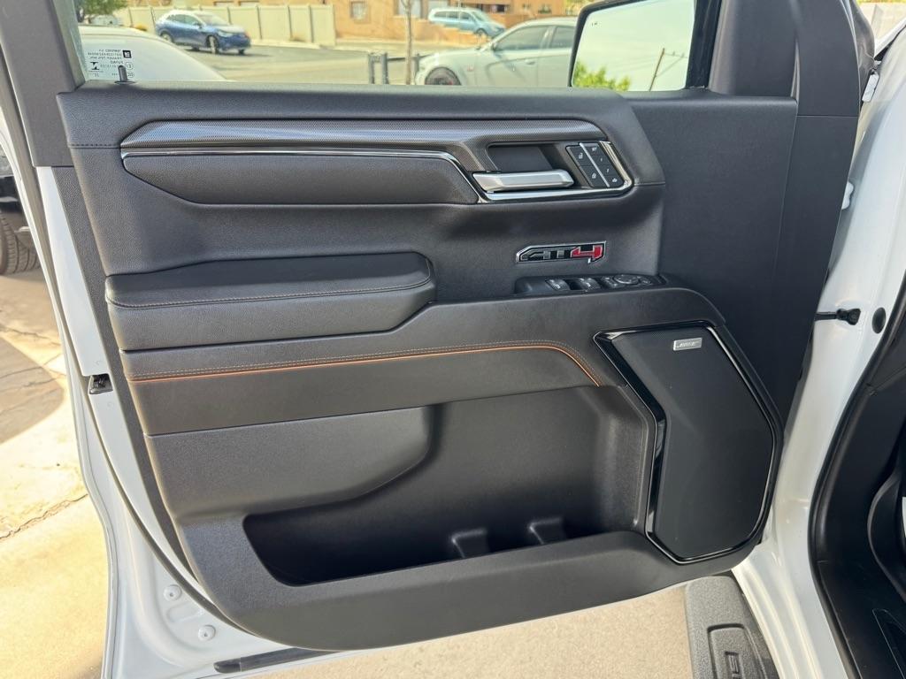 GMC Sierra 1500 4WD Crew Cab 147" AT4 2023