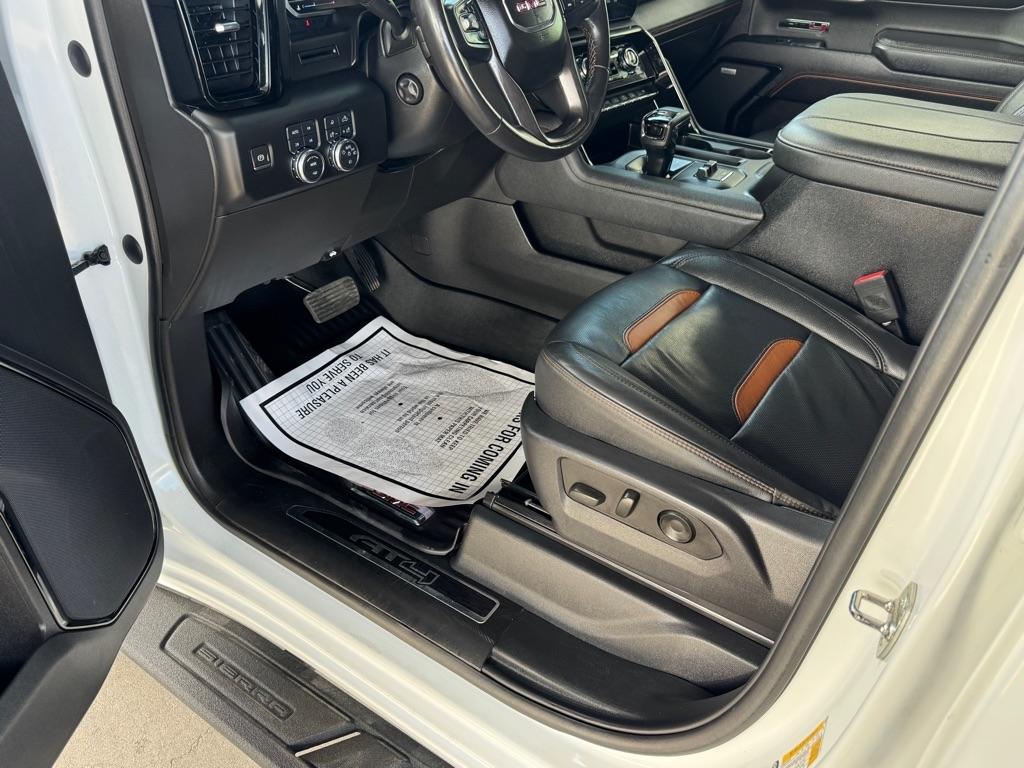 GMC Sierra 1500 4WD Crew Cab 147" AT4 2023