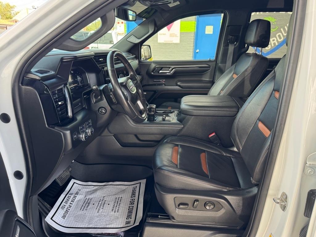 GMC Sierra 1500 4WD Crew Cab 147" AT4 2023