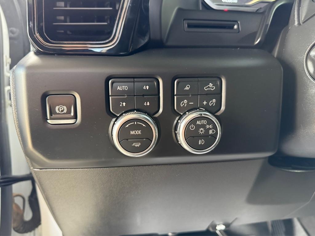 GMC Sierra 1500 4WD Crew Cab 147" AT4 2023