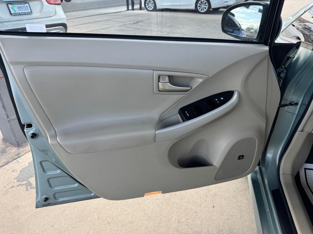 Toyota Prius 5dr HB Three (Natl) 2012