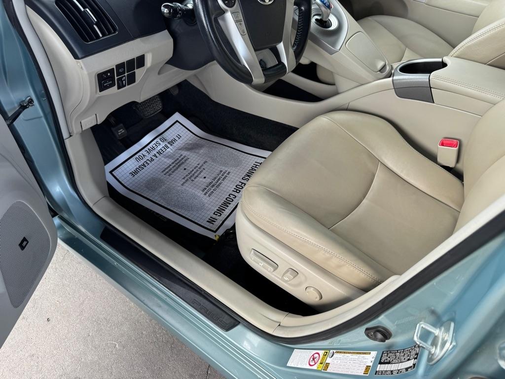 Toyota Prius 5dr HB Three (Natl) 2012