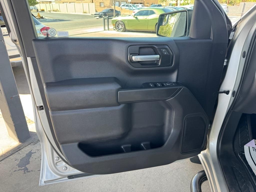 Chevrolet Silverado 1500 4WD Crew Cab 147" Custom 2022