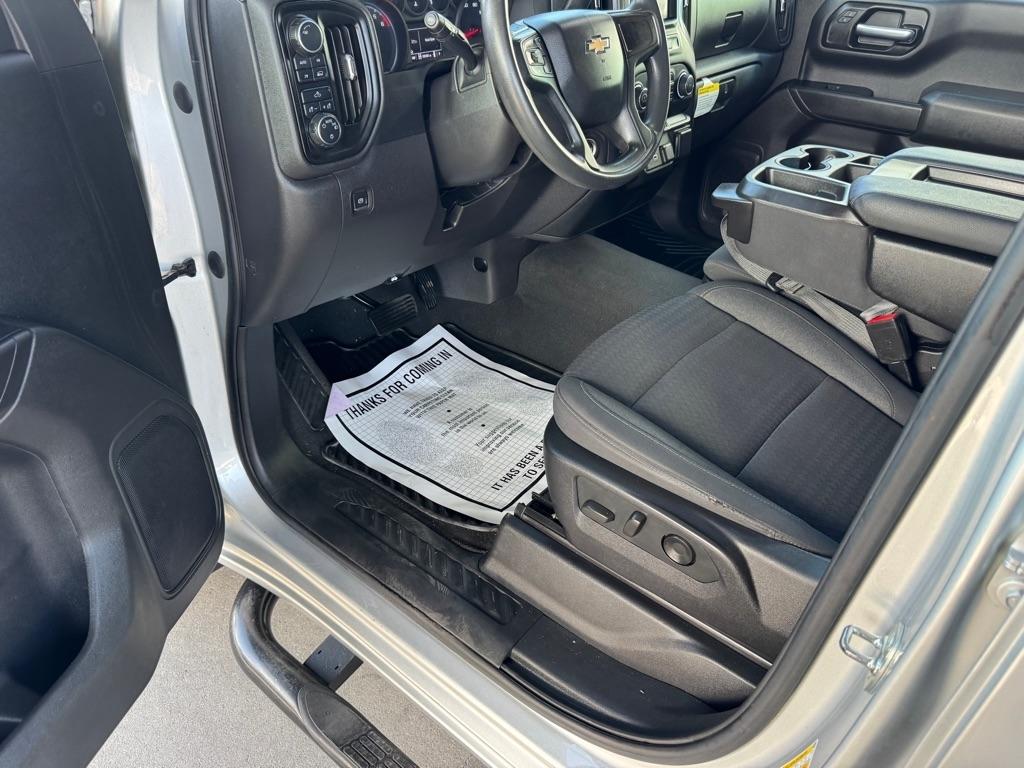 Chevrolet Silverado 1500 4WD Crew Cab 147" Custom 2022