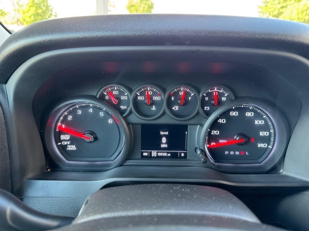 Chevrolet Silverado 1500 4WD Crew Cab 147" Custom 2022