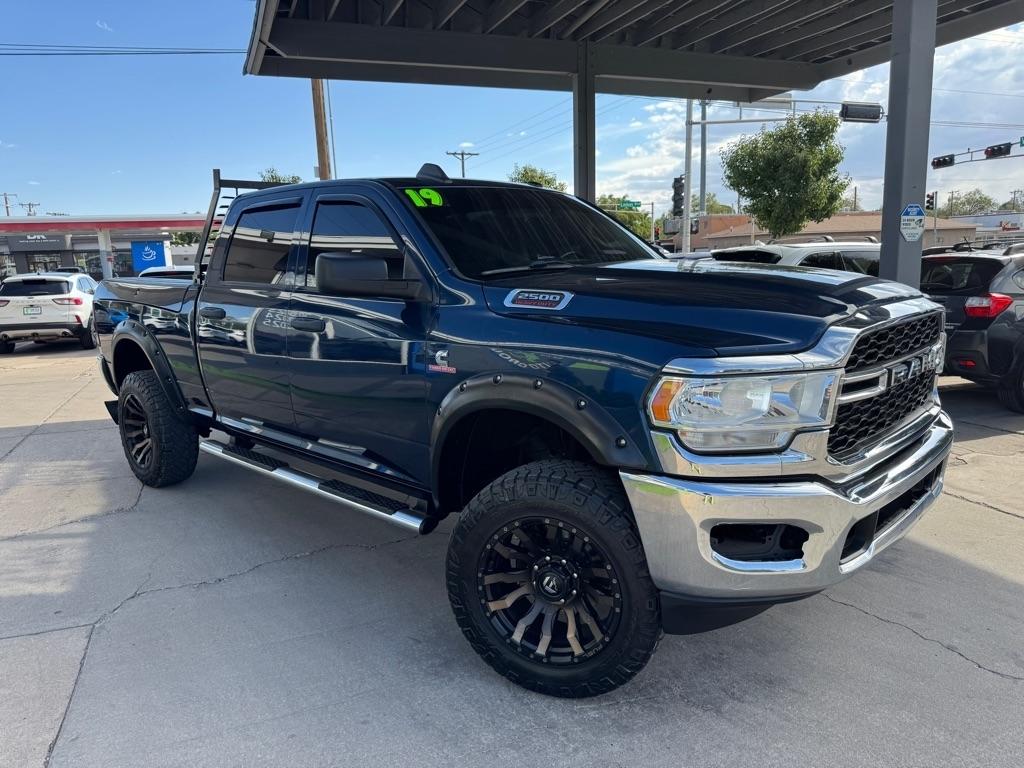 RAM 2500 Tradesman 4x4 Crew Cab 6'4" Box 2019