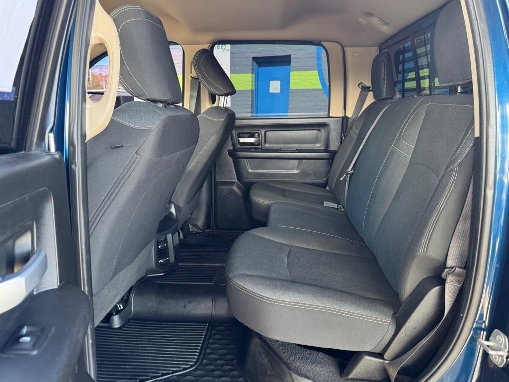 RAM 2500 Tradesman 4x4 Crew Cab 6'4" Box 2019