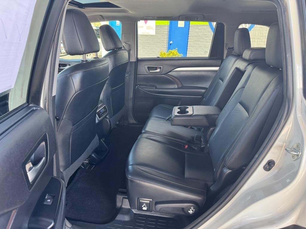 Toyota Highlander FWD 4dr V6 XLE (Natl) 2015