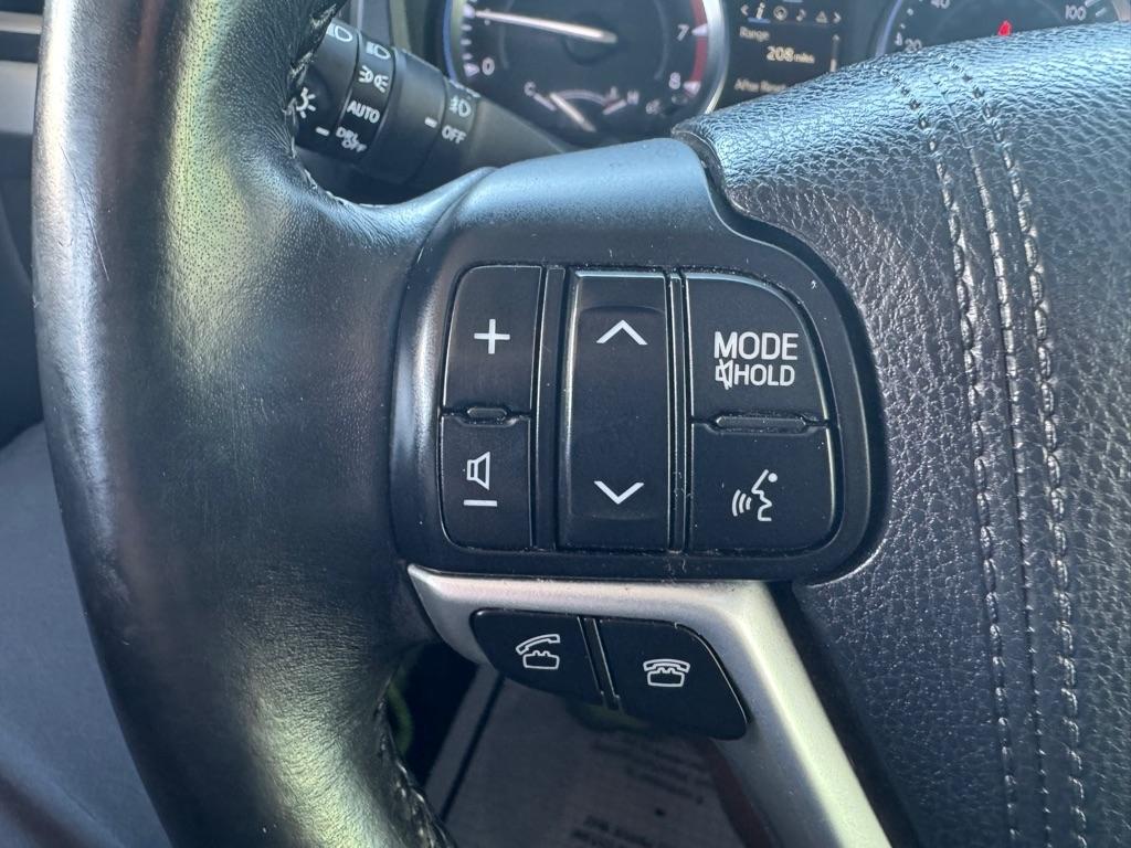 Toyota Highlander FWD 4dr V6 XLE (Natl) 2015