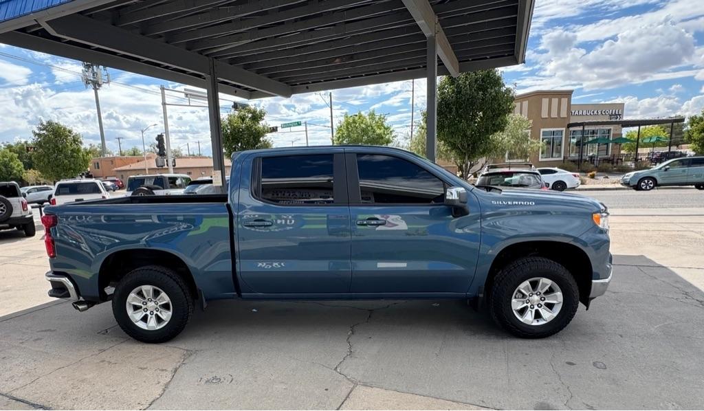 Chevrolet Silverado 1500 2WD Crew Cab 147" LT 2024