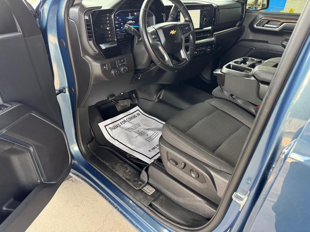 Chevrolet Silverado 1500 2WD Crew Cab 147" LT 2024