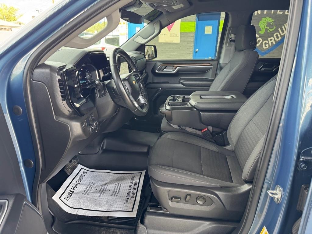 Chevrolet Silverado 1500 2WD Crew Cab 147" LT 2024