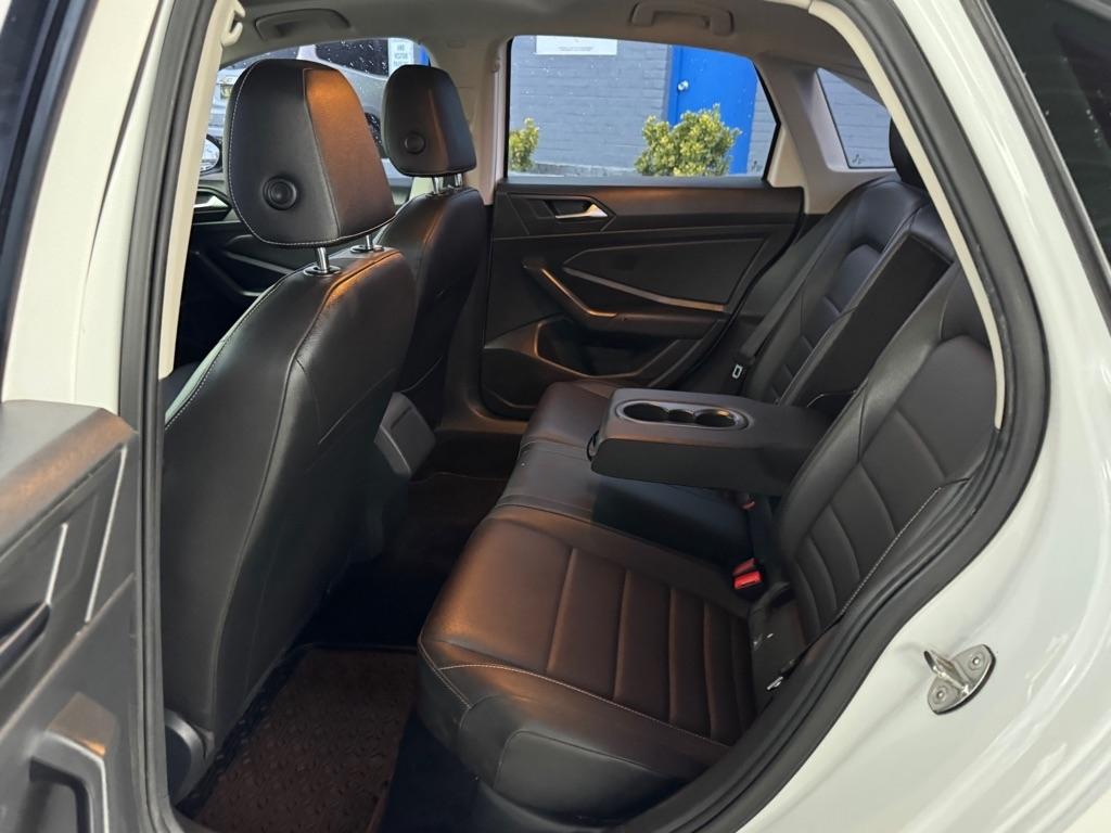 Volkswagen Jetta R-Line Auto 2021
