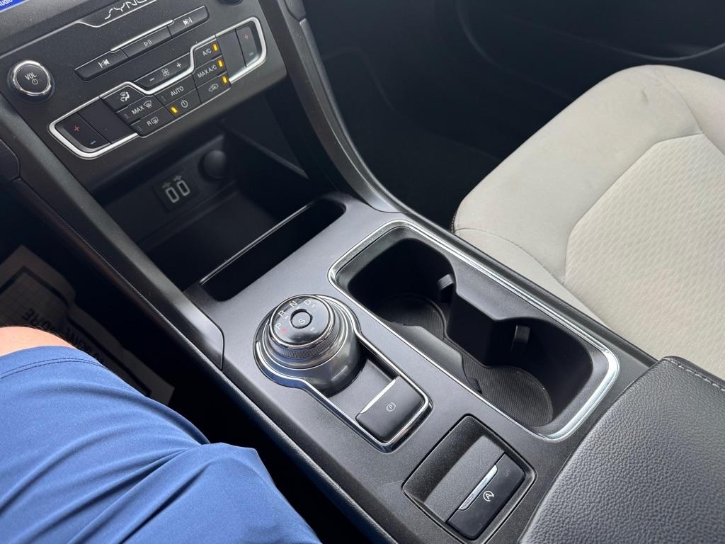 Ford Fusion SE FWD 2019