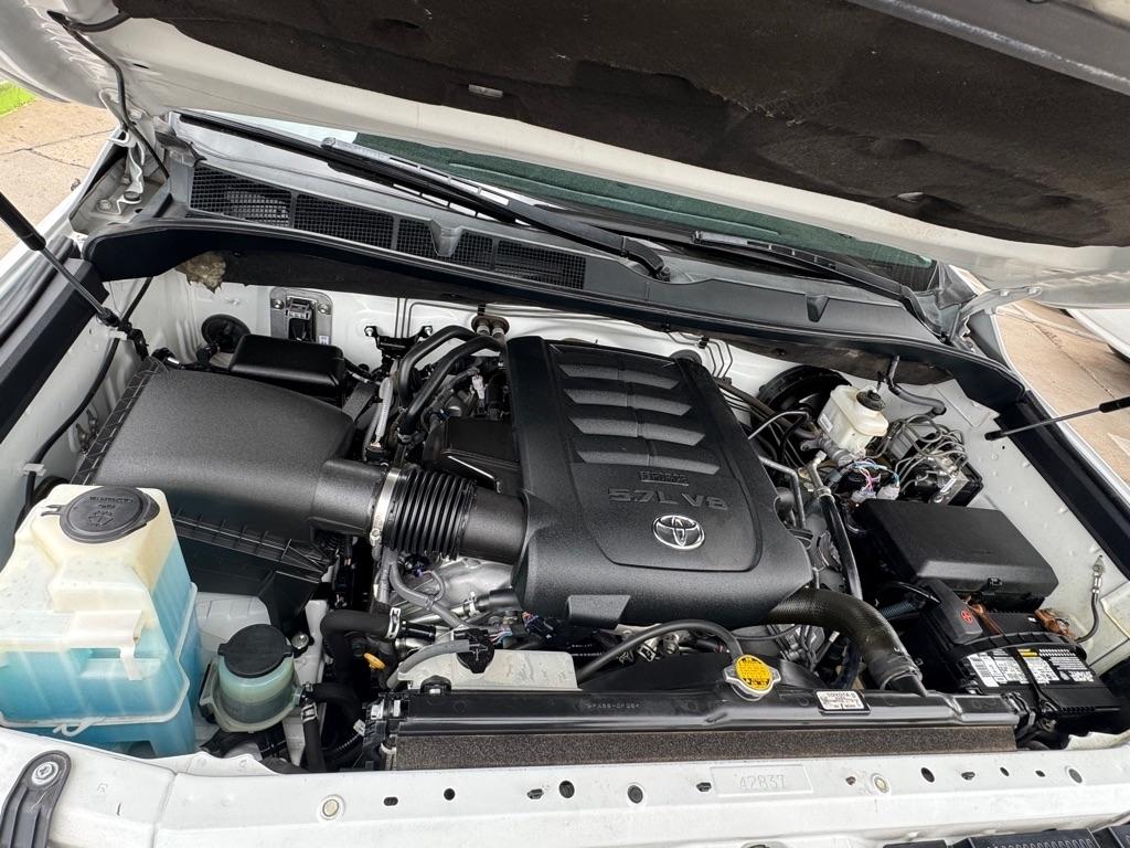 Toyota Tundra 4WD Truck CrewMax 5.7L FFV V8 6-Spd AT LTD (Natl) 2015