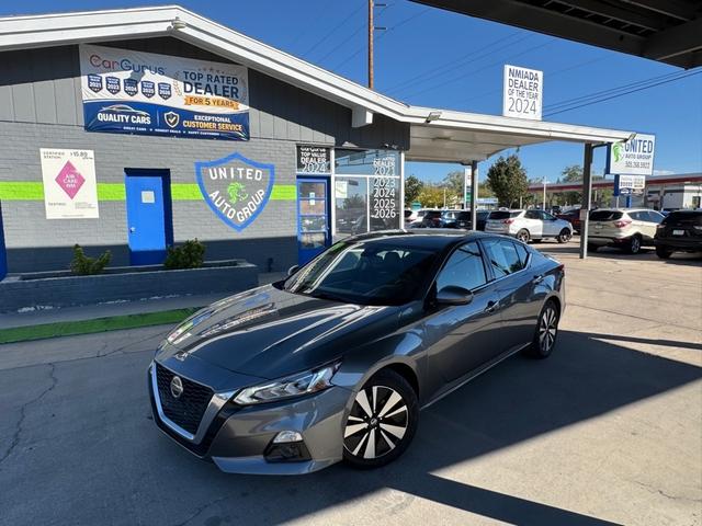 Gray 2019 Nissan Altima Sedan Front-Wheel Drive Continuously Variable Transmission