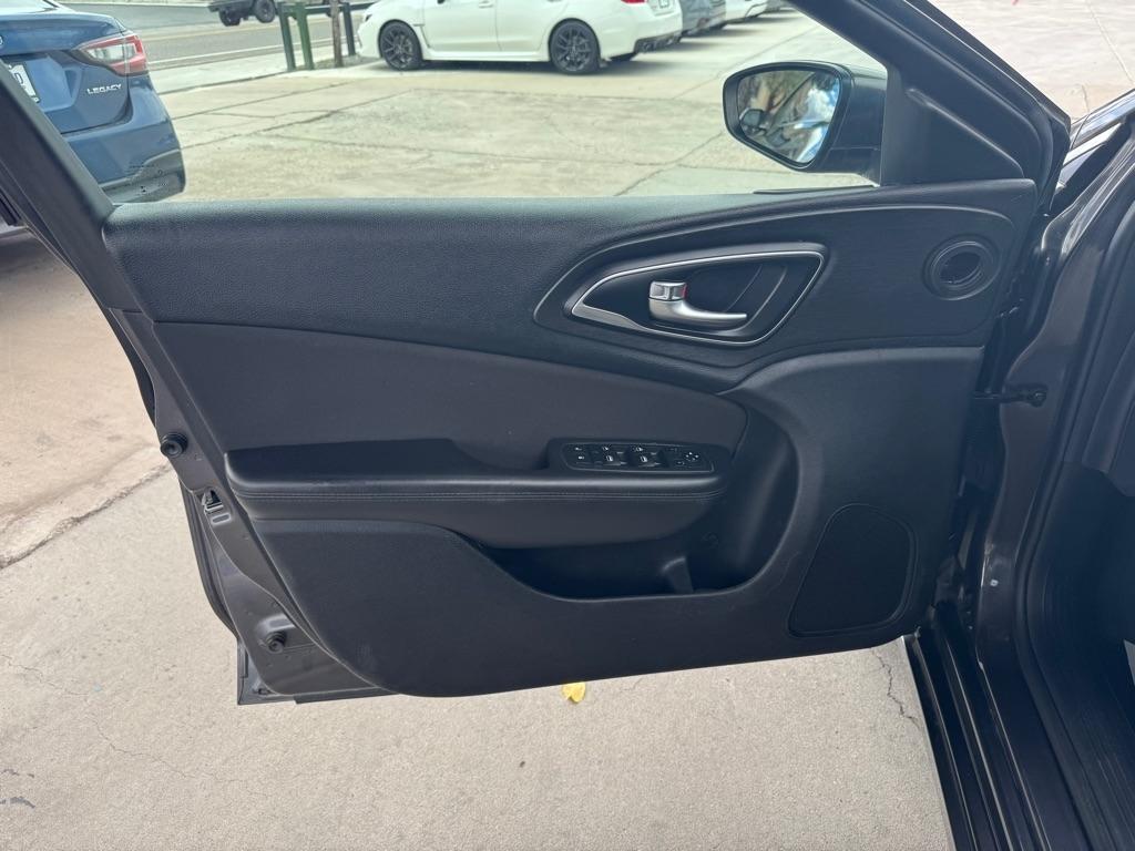 Chrysler 200 4dr Sdn Limited FWD 2015
