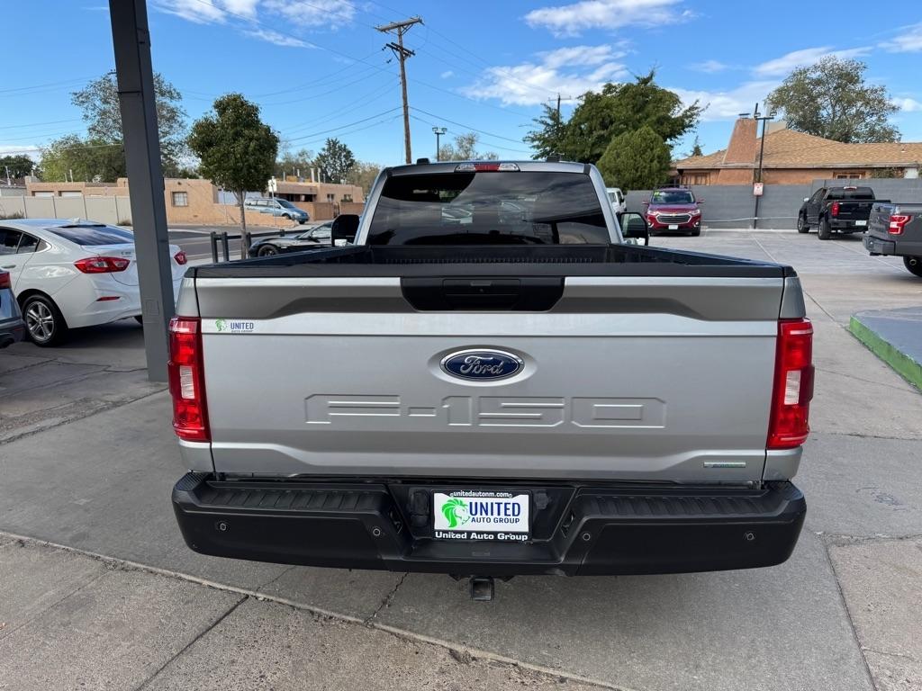 Ford F-150 XLT 2WD Reg Cab 8' Box 2022