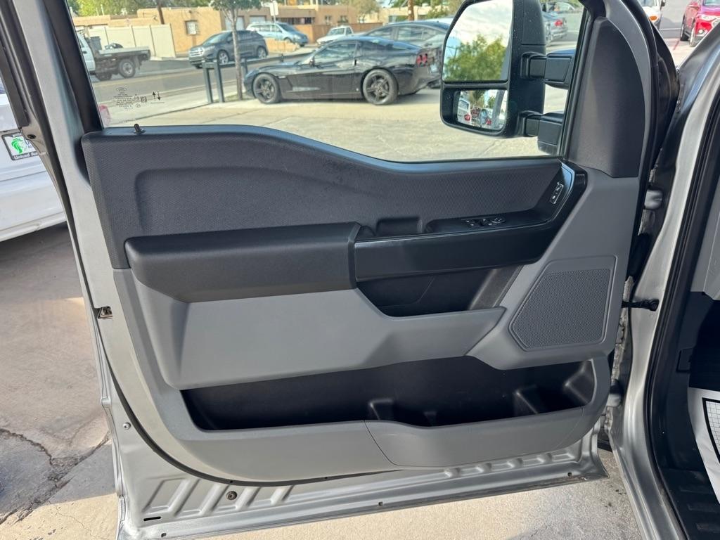 Ford F-150 XLT 2WD Reg Cab 8' Box 2022
