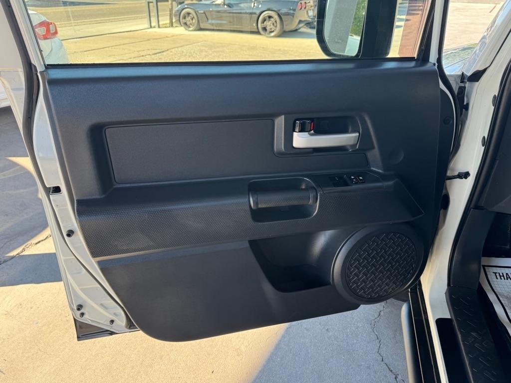 Toyota FJ Cruiser 4WD 4dr Man (Natl) 2013
