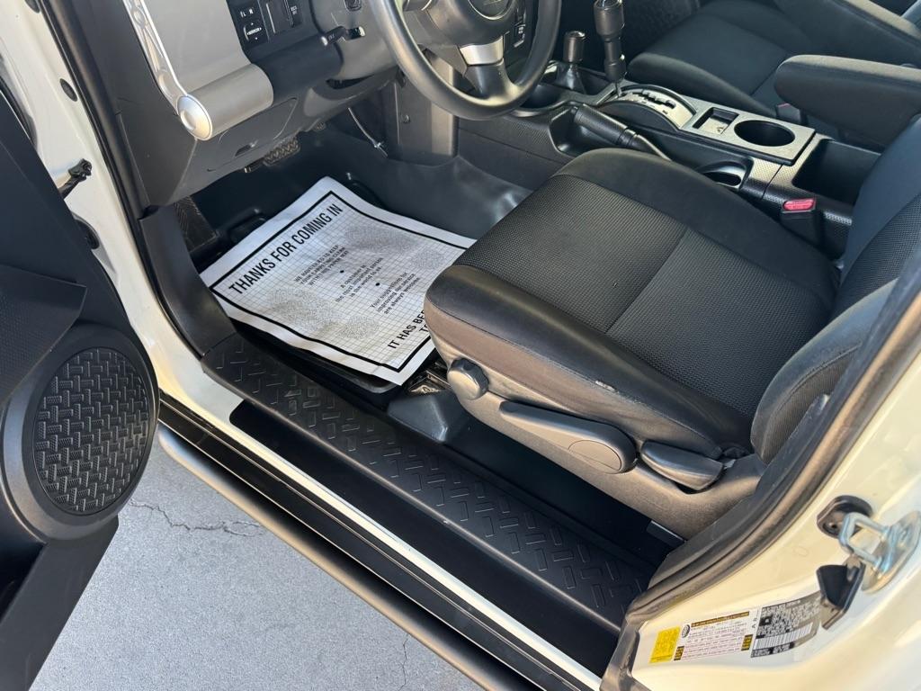 Toyota FJ Cruiser 4WD 4dr Man (Natl) 2013