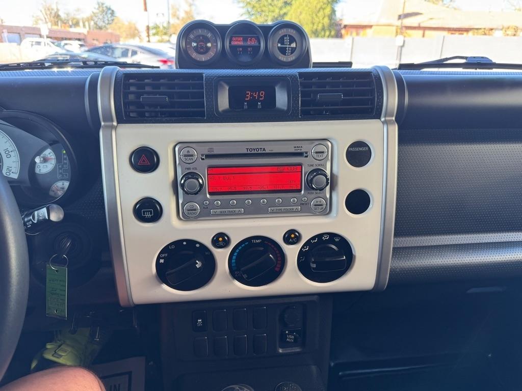 Toyota FJ Cruiser 4WD 4dr Man (Natl) 2013