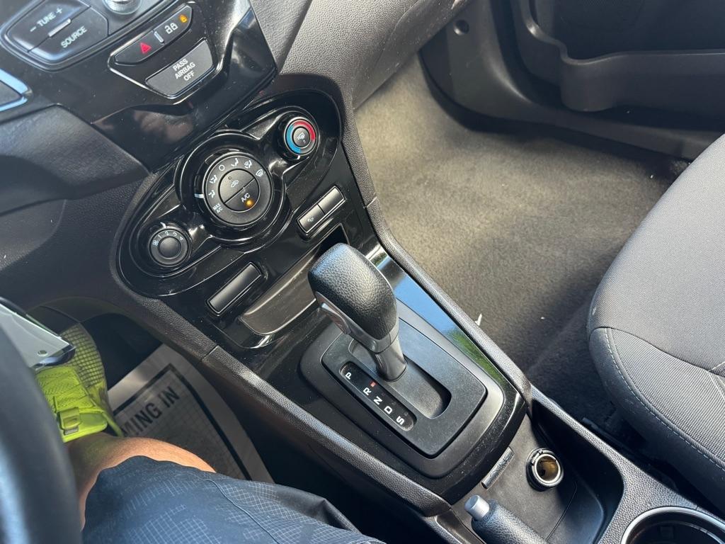 Ford Fiesta 4dr Sdn SE 2015