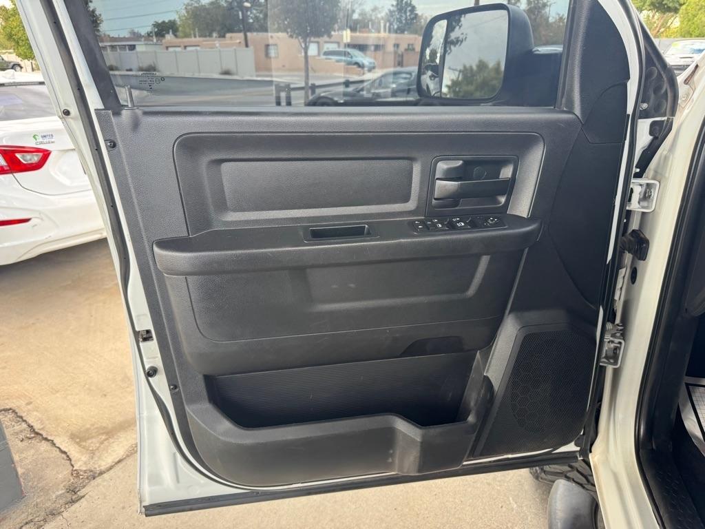 RAM 2500 Tradesman 4x4 Crew Cab 8' Box 2017