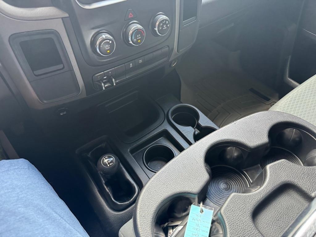RAM 2500 Tradesman 4x4 Crew Cab 8' Box 2017