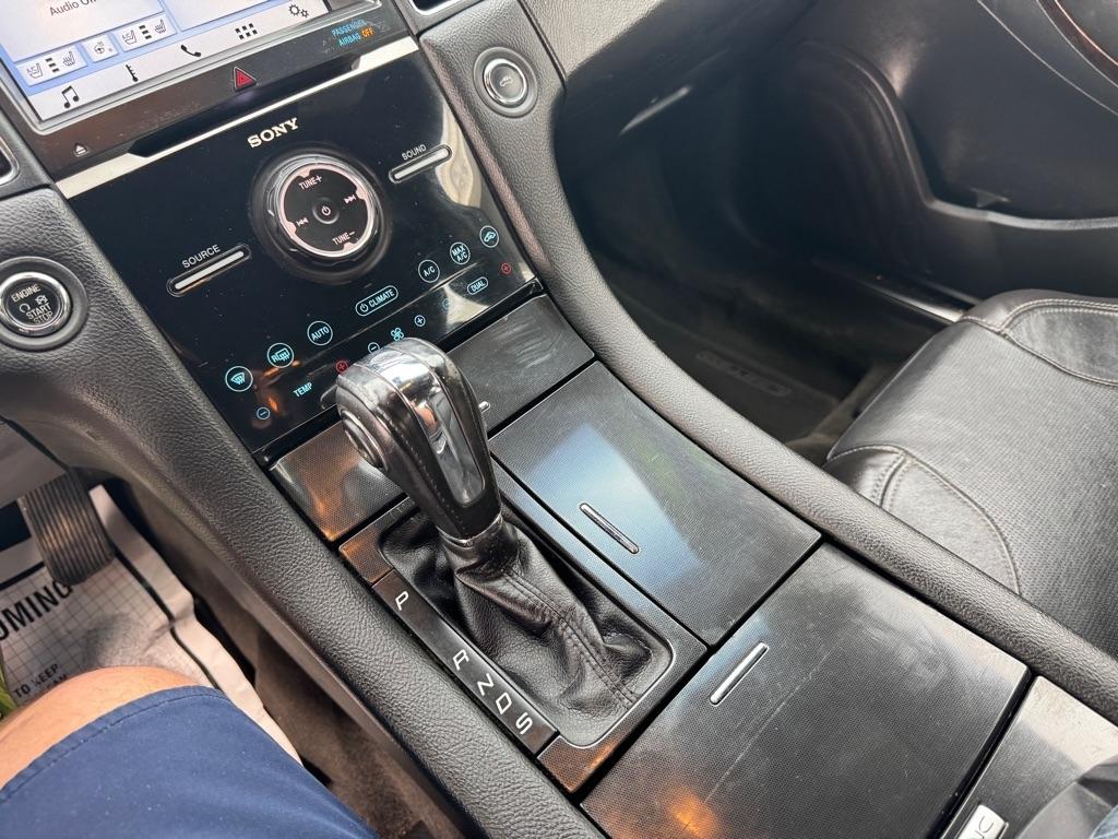 Ford Taurus Limited FWD 2017