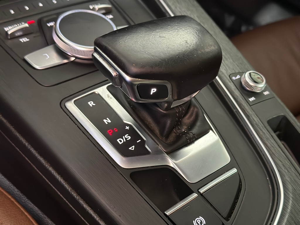 Audi A4 2.0T Premium Plus quattro Sedan 2017 Audi A4 2.0T Premium Plus quattro Sedan 2017