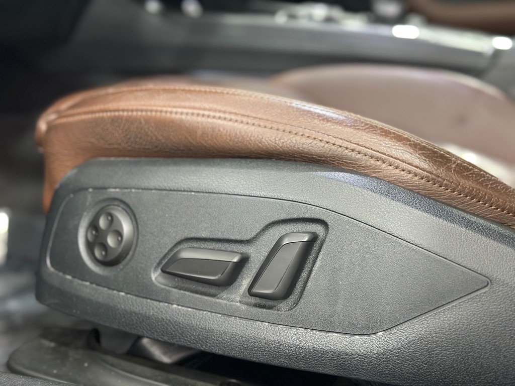 Audi A4 2.0T Premium Plus quattro Sedan 2017 Audi A4 2.0T Premium Plus quattro Sedan 2017