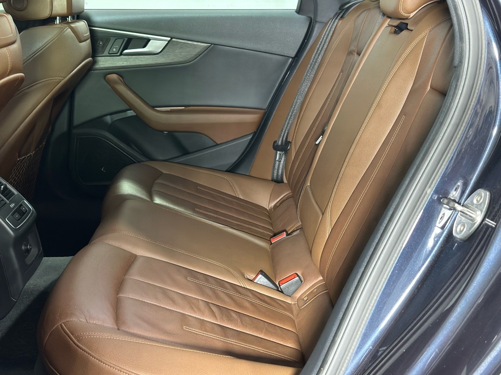 Audi A4 2.0T Premium Plus quattro Sedan 2017 Audi A4 2.0T Premium Plus quattro Sedan 2017