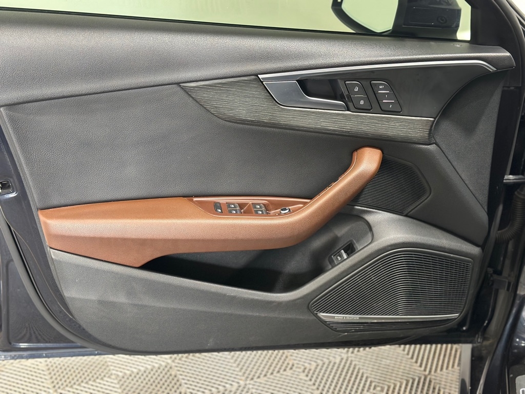 Audi A4 2.0T Premium Plus quattro Sedan 2017 Audi A4 2.0T Premium Plus quattro Sedan 2017