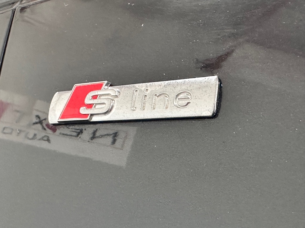 Audi A4 2.0T Premium Plus quattro Sedan 2017 Audi A4 2.0T Premium Plus quattro Sedan 2017