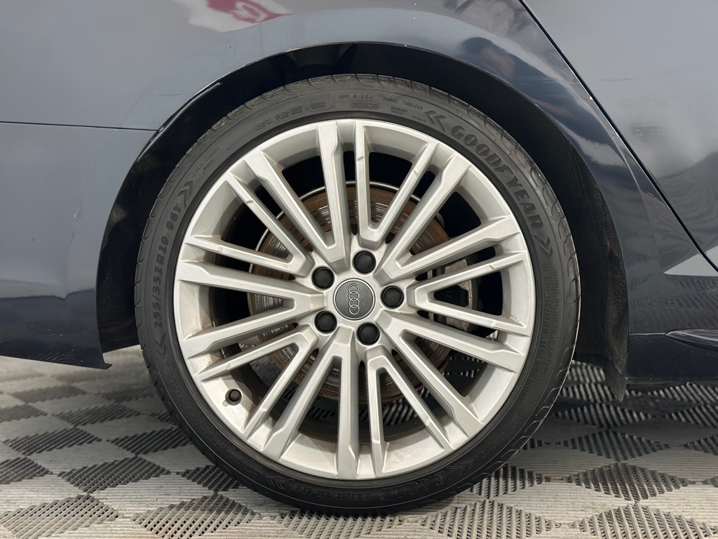 Audi A4 2.0T Premium Plus quattro Sedan 2017 Audi A4 2.0T Premium Plus quattro Sedan 2017