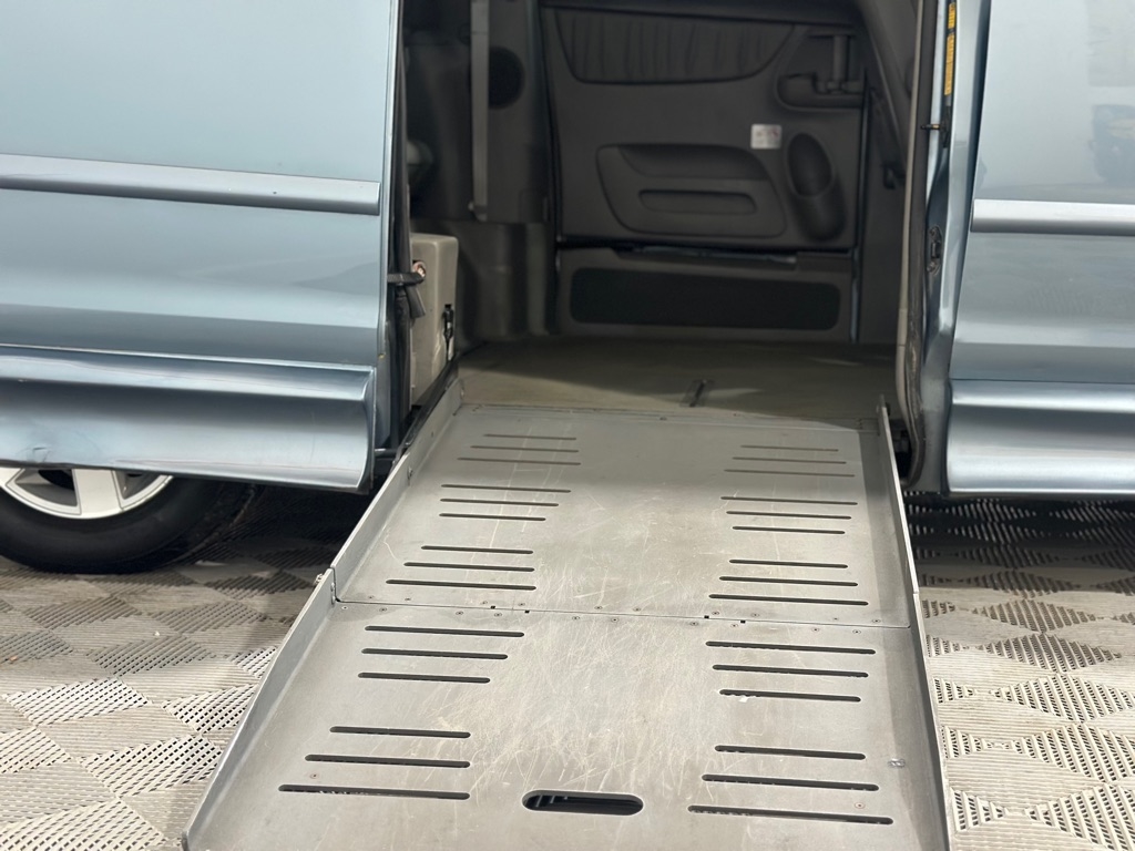 Toyota Sienna XLE FWD 2010