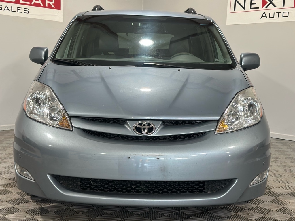 Toyota Sienna XLE FWD 2010