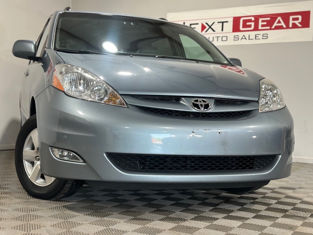 Toyota Sienna XLE FWD 2010