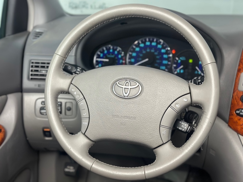 Toyota Sienna XLE FWD 2010