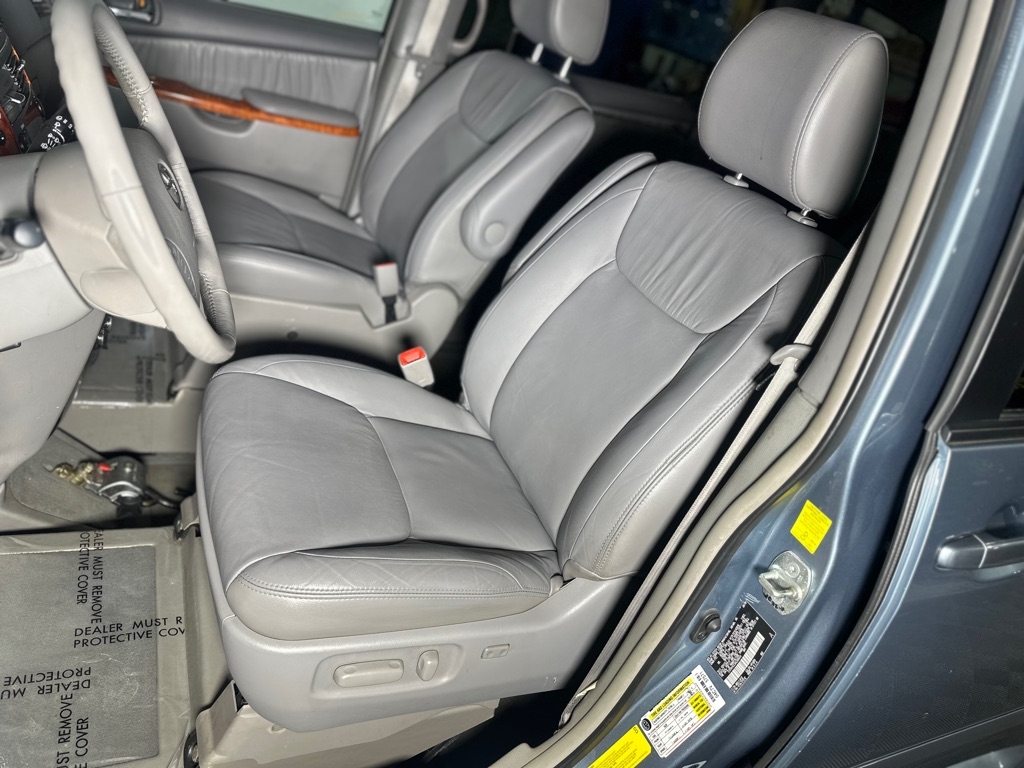 Toyota Sienna XLE FWD 2010