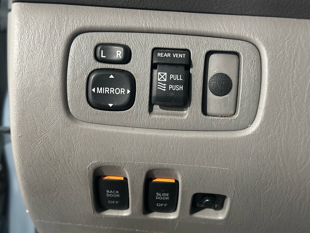 Toyota Sienna XLE FWD 2010