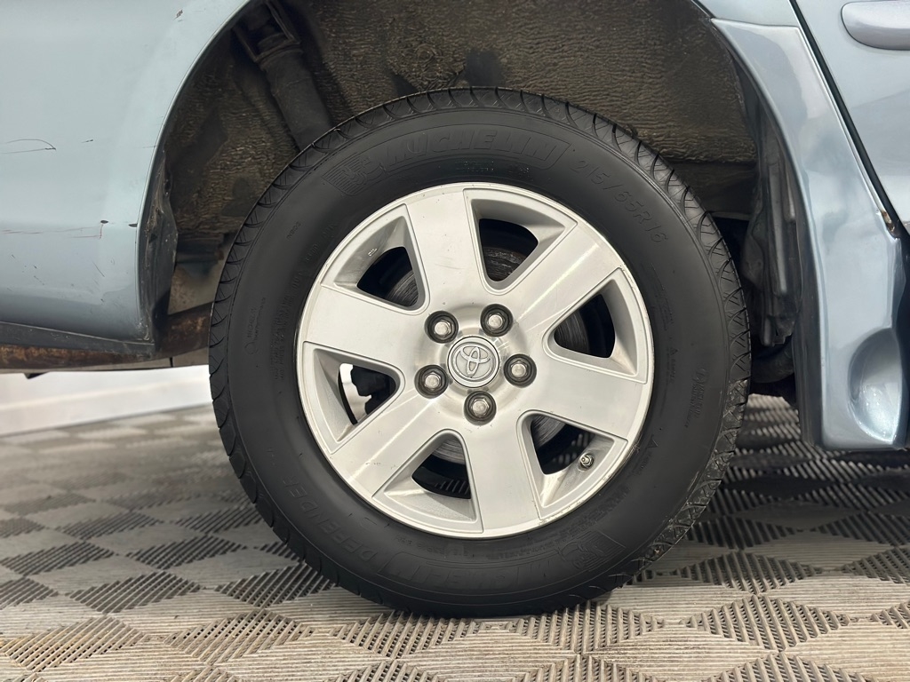 Toyota Sienna XLE FWD 2010